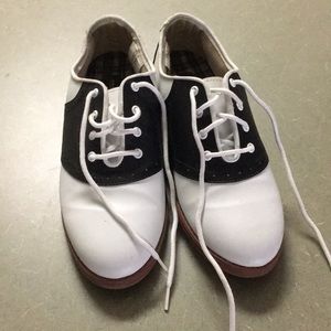 Vintage style black and white oxfords